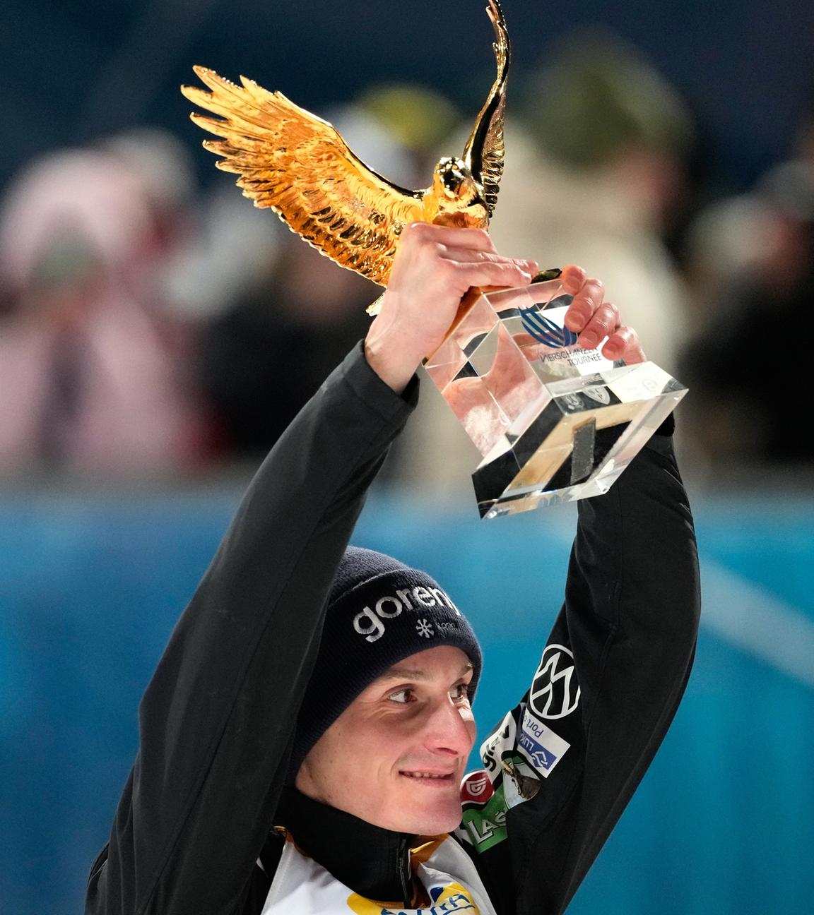 Domen Prevc mit dem goldenen Adler