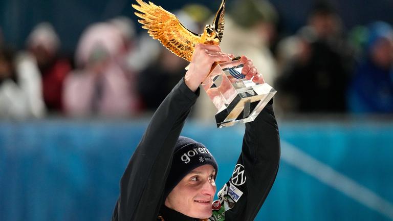 Domen Prevc mit dem goldenen Adler
