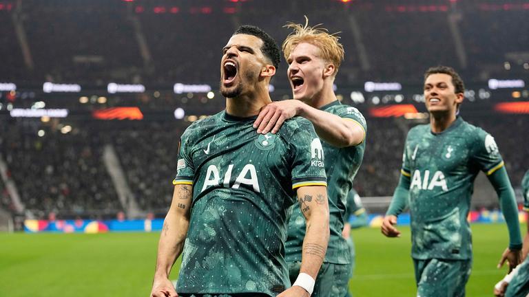 Tottenhams Dominic Solanke jubelt nach seinem Treffer zur 1:0-Führung gegen Frankfurt