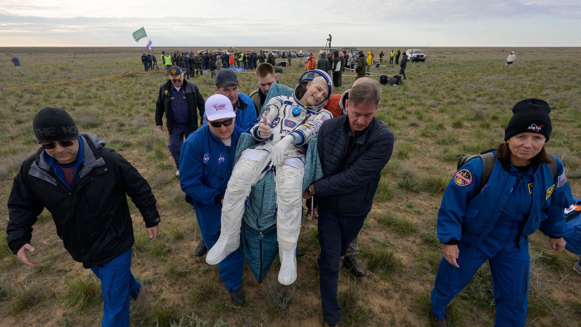 Nasa-Astronaut Don Pettit kurz nach seiner Landung in Kasachstan.