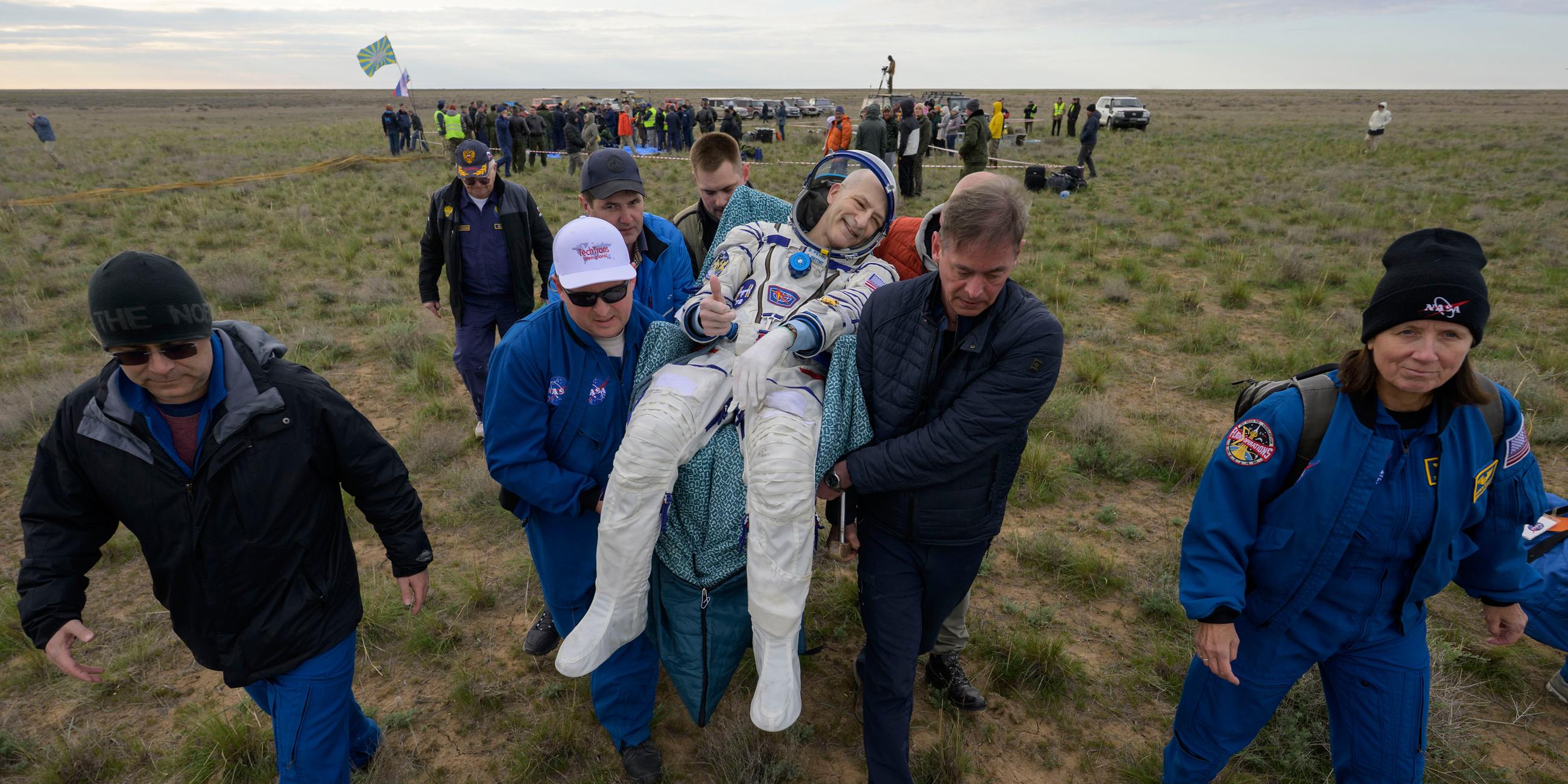 Nasa-Astronaut Don Pettit kurz nach seiner Landung in Kasachstan.
