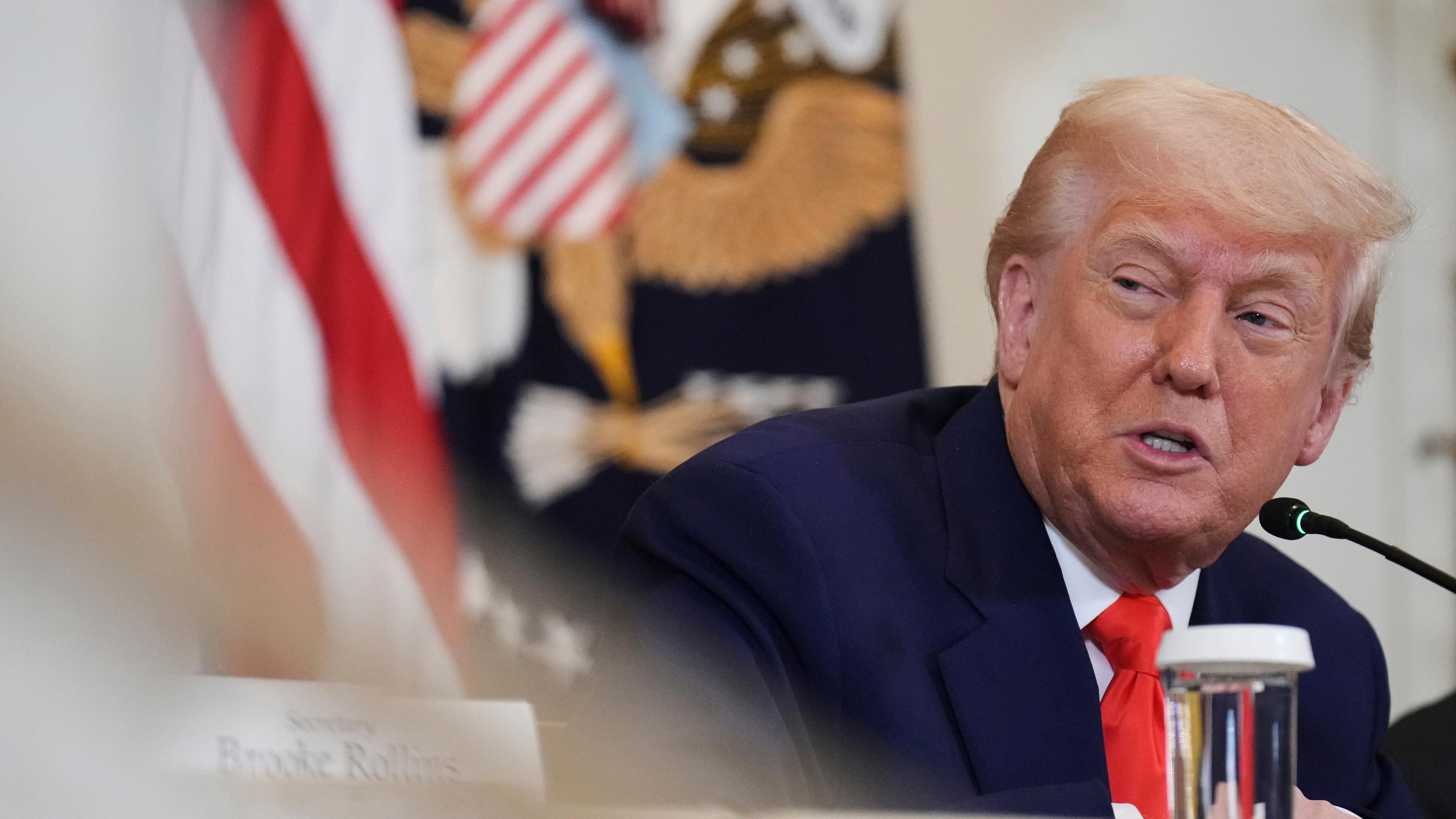 Präsident Donald Trump spricht während einer Veranstaltung der Kommission „Make America Healthy Again“ (MAHA) im East Room des Weißen Hauses, Donnerstag, 22. Mai 2025, in Washington.