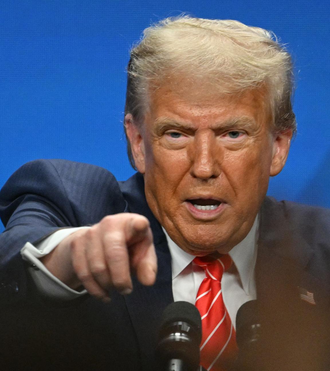 US-Präsident Donald Trump spricht bei einer Pressekonferenz während des Nato-Gipfels in Den Haag.