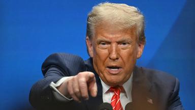 US-Präsident Donald Trump spricht bei einer Pressekonferenz während des Nato-Gipfels in Den Haag.