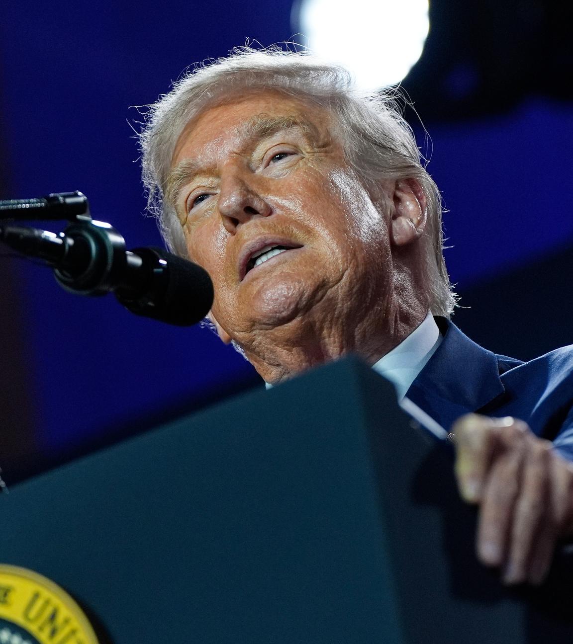  US-Präsident Donald Trump spricht während eines KI-Gipfels im Andrew W. Mellon Auditorium.