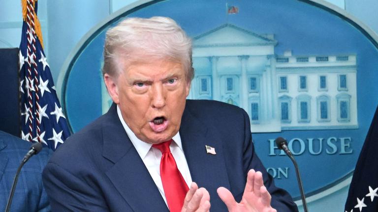 Donald Trump verkündet auf einer PK den Einsatz der Nationalgarde in Washington