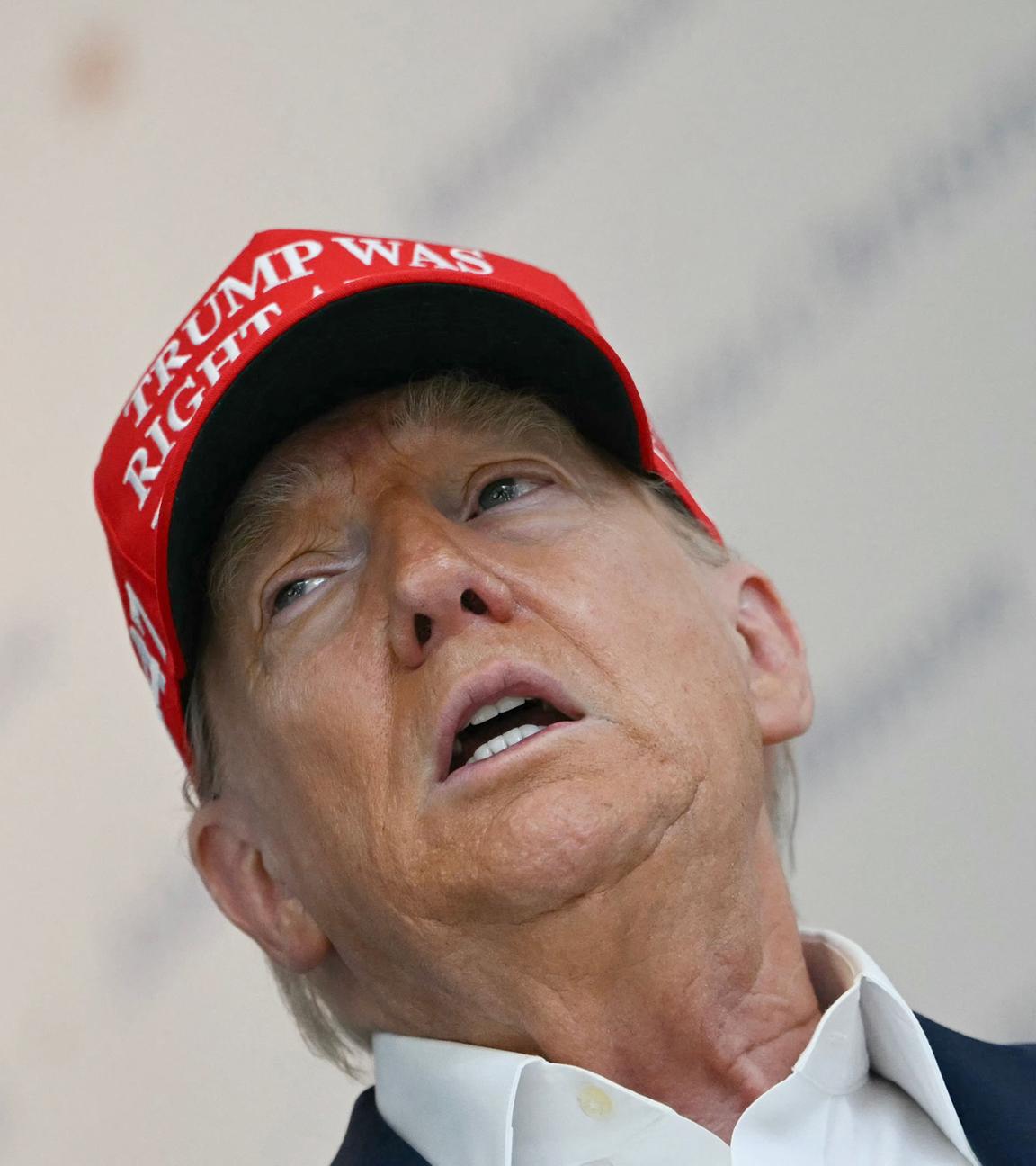 US-Präsident Donald Trump spricht am 22. August 2025 in Washington, D.C., während einer Führung im „The People's House“, einem immersiven Erlebnis im Weißen Haus gegenüber dem Eisenhower Executive Office Building. 