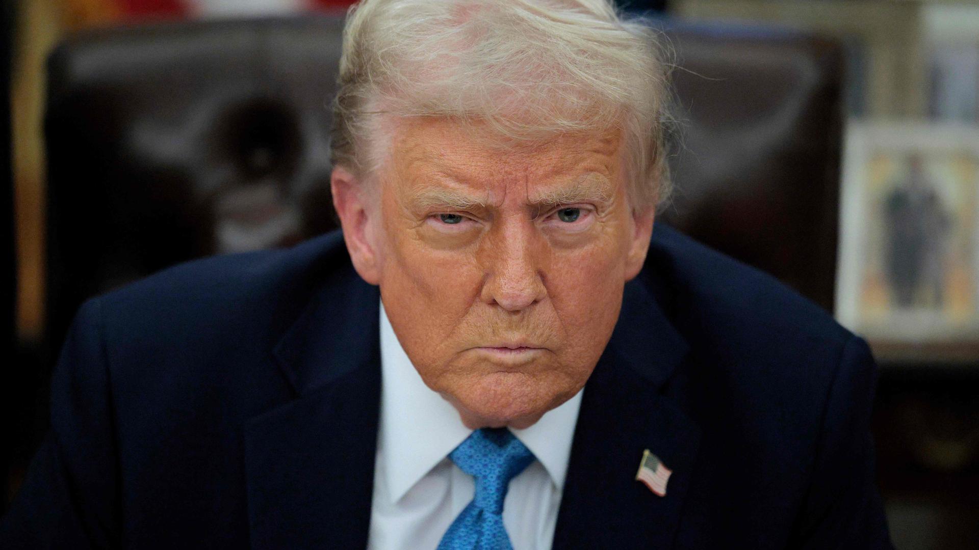 Archiv: Donald Trump blickt grimmig