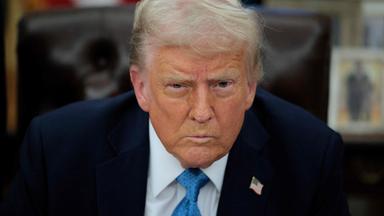 Archiv: Donald Trump blickt grimmig