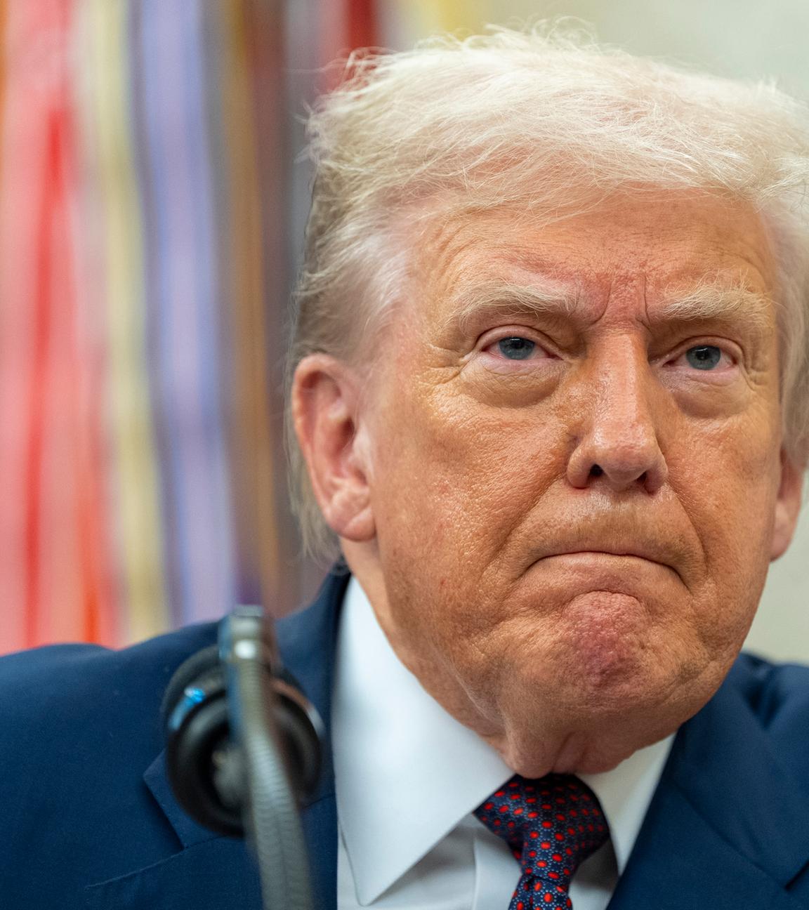 Archiv: US-Präsident Donald Trump am  6. 8. 2025, im Oval Office in Washington
