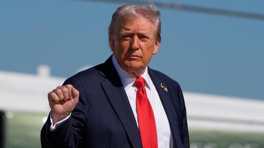 US-Präsident Trump mit geballter Faust (Archivbild)