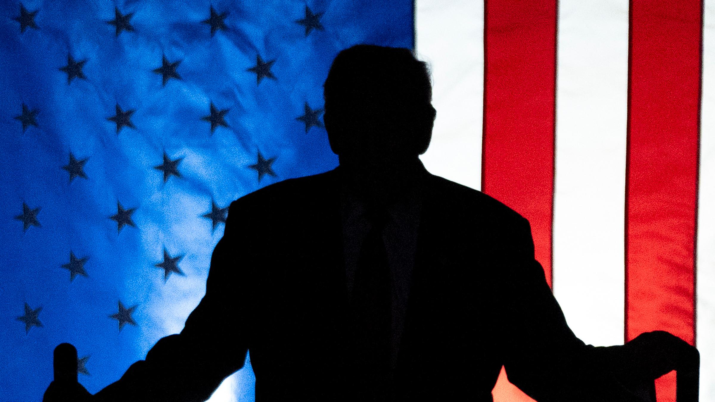 Archiv: Schatten von Donald Trump vor US-Flagge
