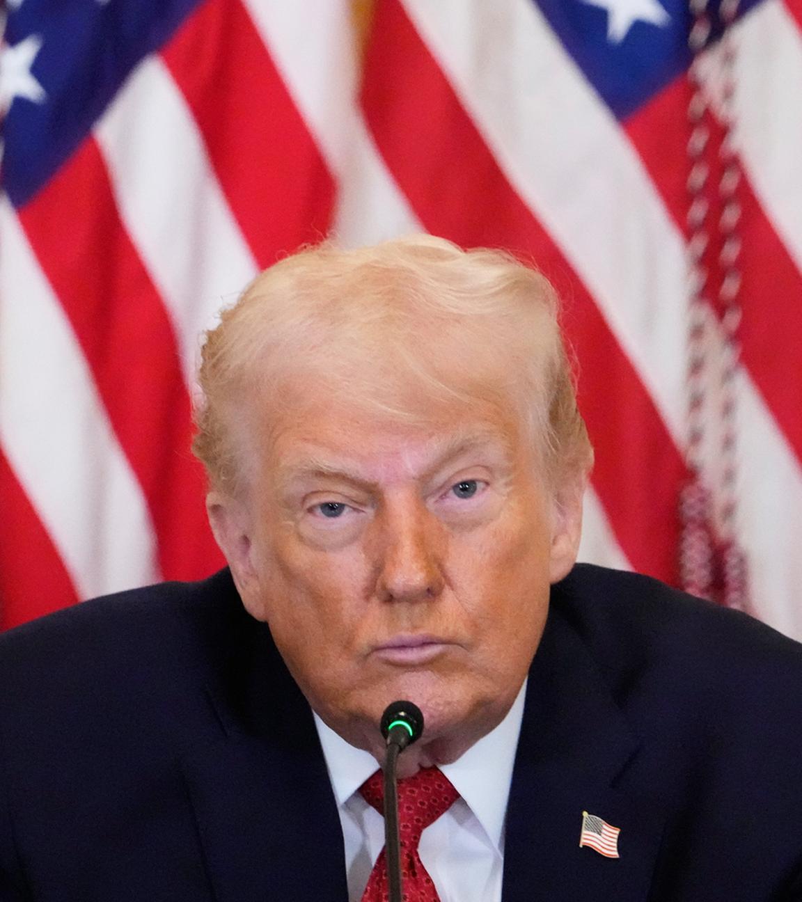 Präsident Donald Trump spricht während einer Veranstaltung zur Förderung von Investitionen in die Gesundheitsversorgung in ländlichen Gebieten im East Room des Weißen Hauses am 16.01.2026, in Washington.