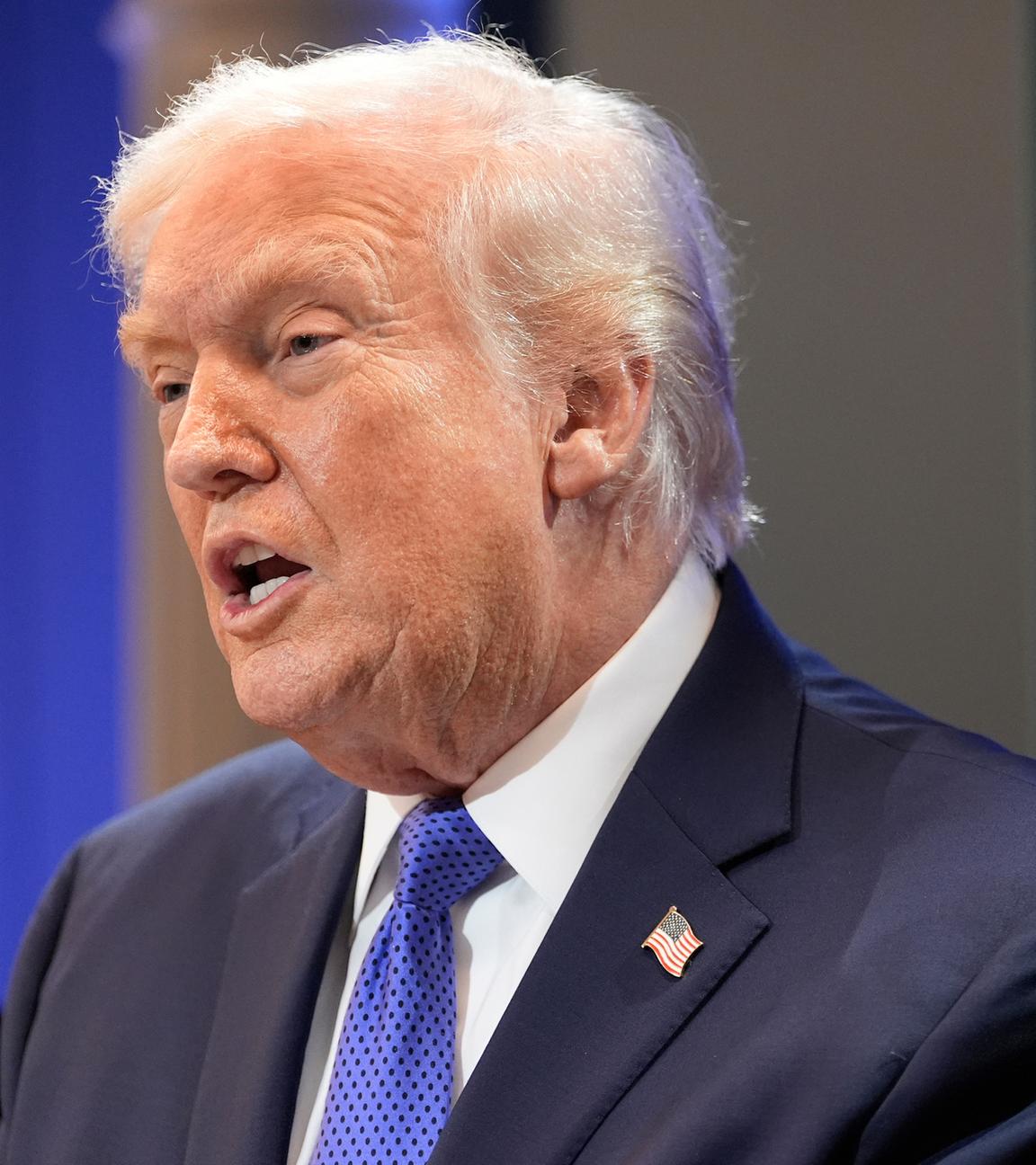 Präsident Donald Trump spricht am 20.02.2026, in Washington mit Reportern im James Brady Press Briefing Room im Weißen Haus. 