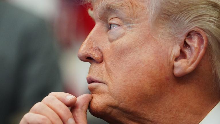 US-Präsident Donald Trump im Oval Office des Weißen Hauses am Samstag, dem 18. April 2026.