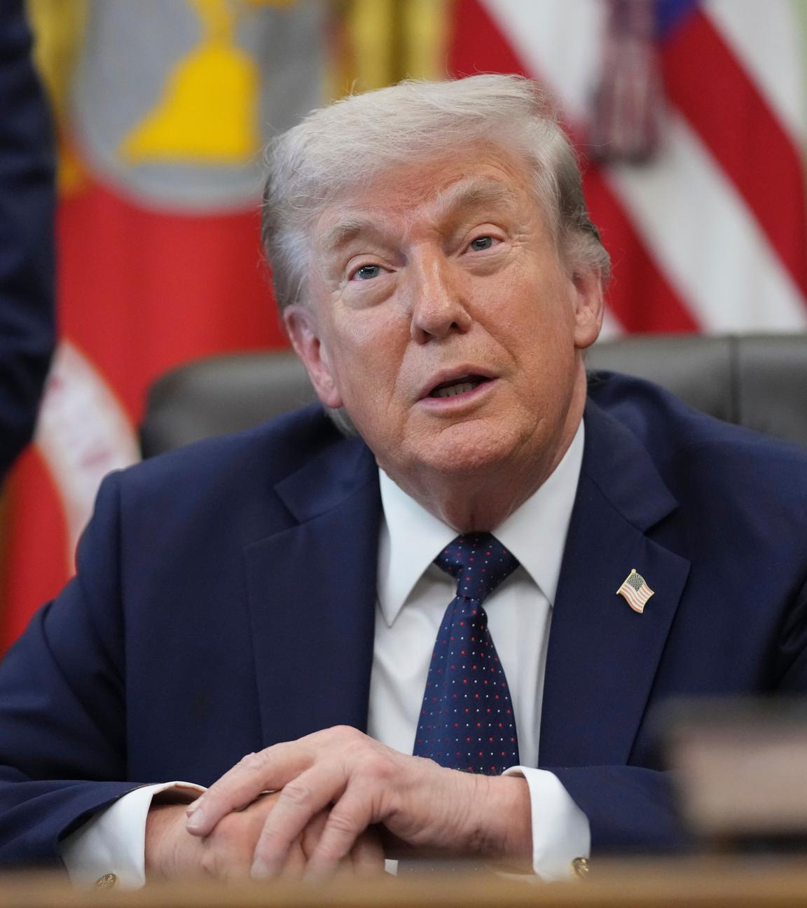 US-Präsident Donald Trump spricht während eines Treffens zwischen den Botschaftern Israels und des Libanon im Oval Office im Weißen Haus.