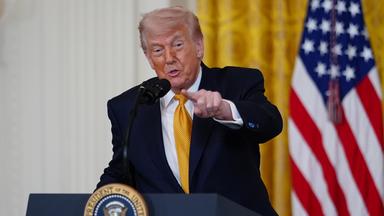 US-Präsident Donald Trump spricht im East Room des Weißen Hauses in Washington.