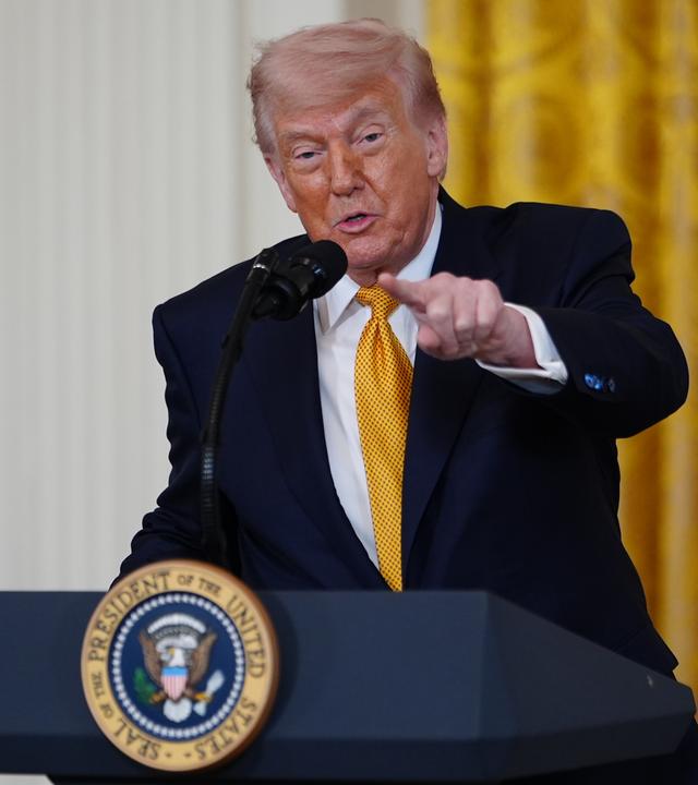 US-Präsident Donald Trump spricht im East Room des Weißen Hauses in Washington.