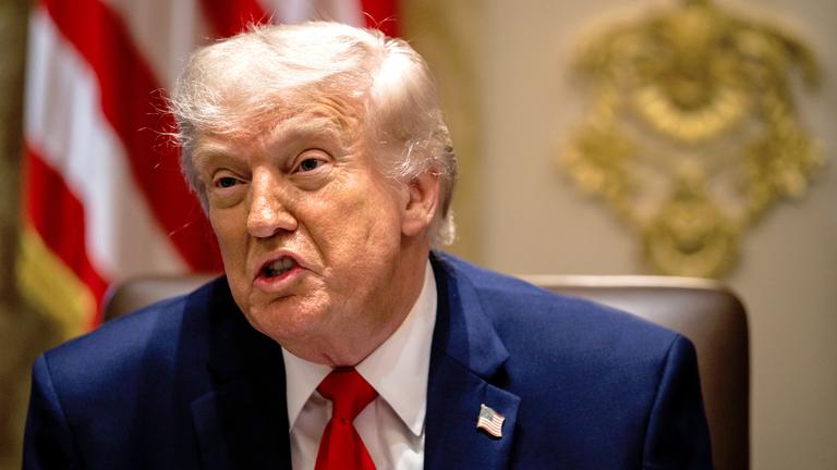 US-Präsident Donald J. Trump hält am 27.05.2026 im Kabinettssaal des Weißen Hauses in Washington, D.C., USA, eine Kabinettssitzung ab. 