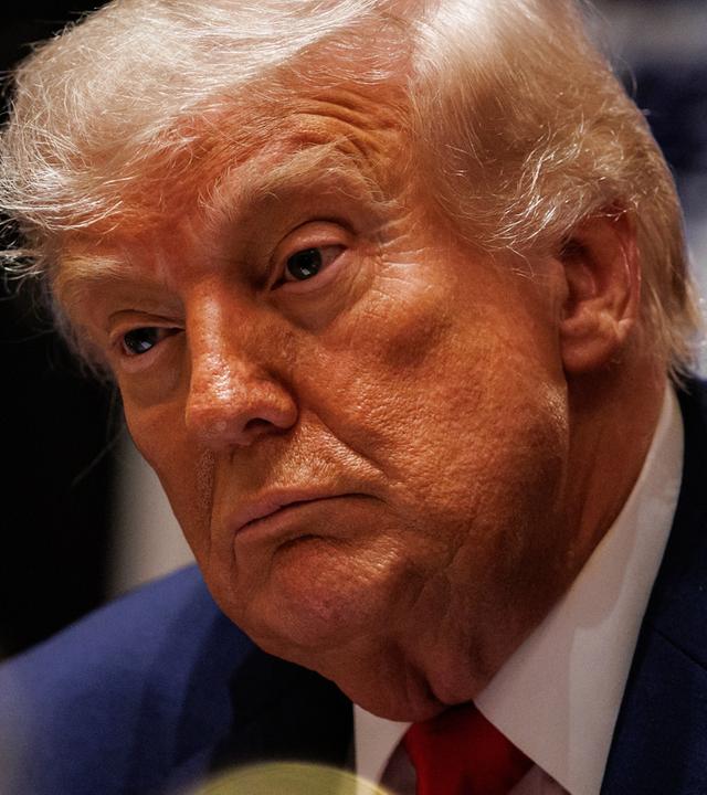 US-Präsident Donald Trump verfolgt eine Kabinettssitzung im Cabinet Room des White House in Washington, DC, 27. Mai 2026.