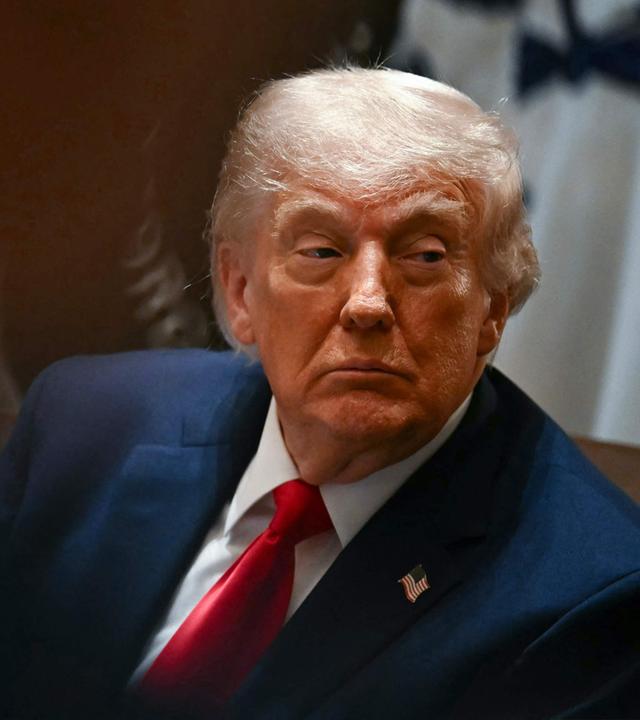 US-Präsident Donald Trump nimmt an einer Kabinettssitzung im Cabinet Room des Weißen Hauses in Washington, DC teil, 27. Mai 2026.