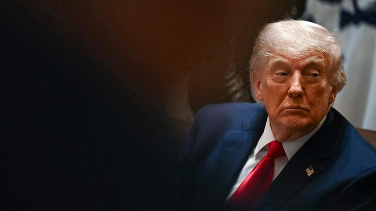 US-Präsident Donald Trump nimmt an einer Kabinettssitzung im Cabinet Room des Weißen Hauses in Washington, DC teil, 27. Mai 2026.