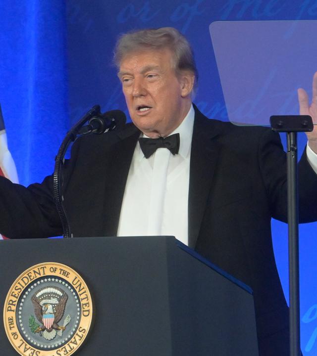 Präsident Donald Trump spricht beim Abendessen der White House Correspondents' Association.