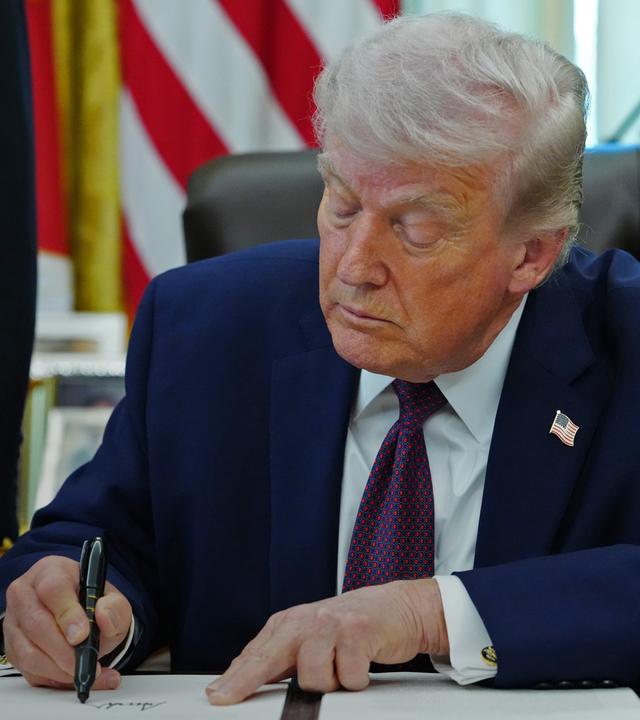 Donald Trump unterzeichnet eine Durchführungsverordnung zur Wahlintegrität, aufgenommen am 31.03.2026