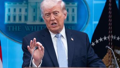 Präsident Trump und Kriegsminister Hegseth geben eine Pressekonferenz zum Iran-Krieg