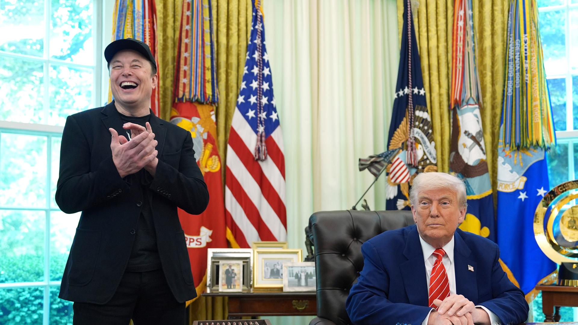 Donald Trump und Elon Musk während der Pressekonferenz im Oval Office am 30.05.2025.