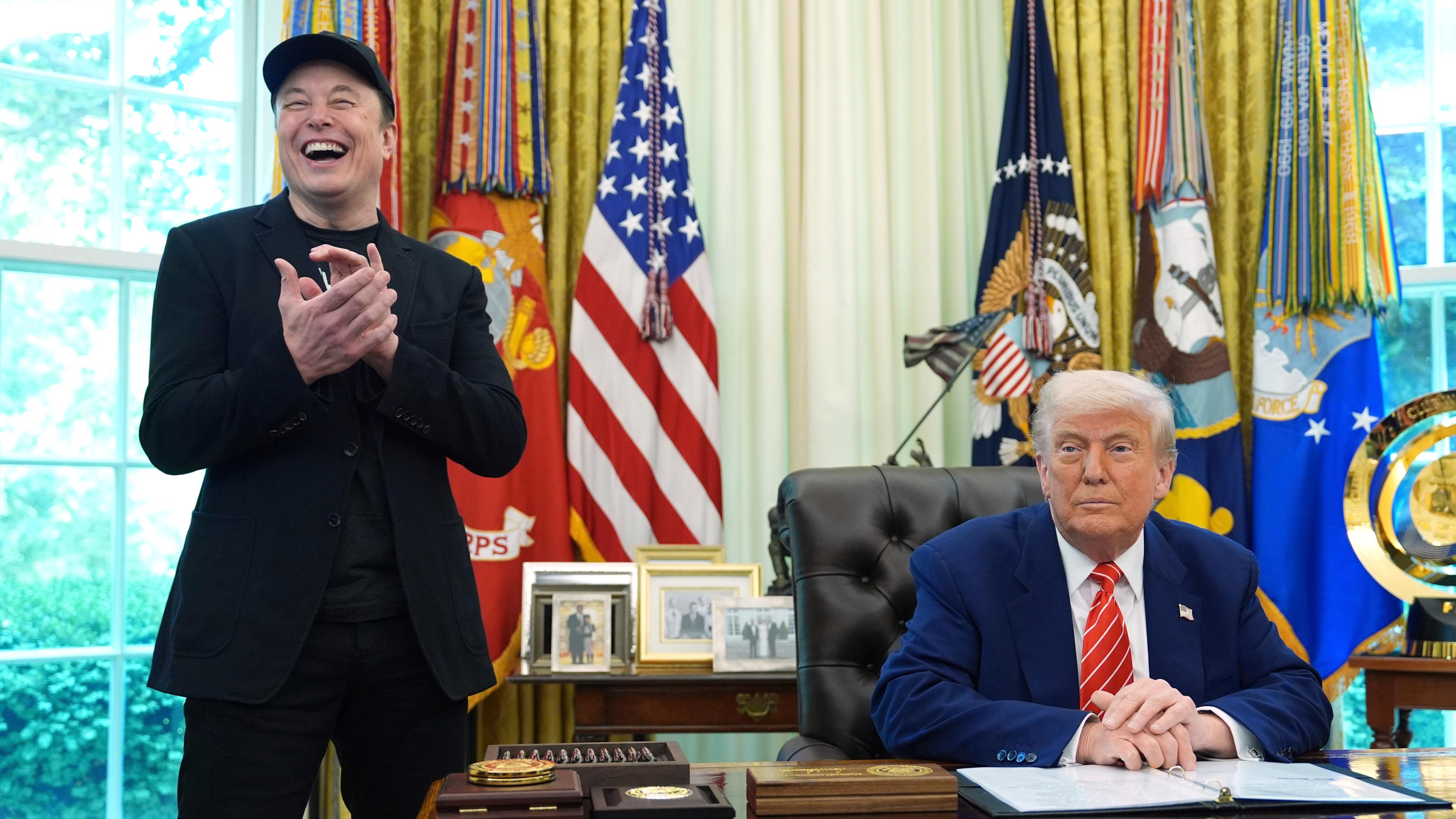Donald Trump und Elon Musk während der Pressekonferenz im Oval Office am 30.05.2025.