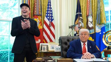 Donald Trump und Elon Musk während der Pressekonferenz im Oval Office am 30.05.2025.