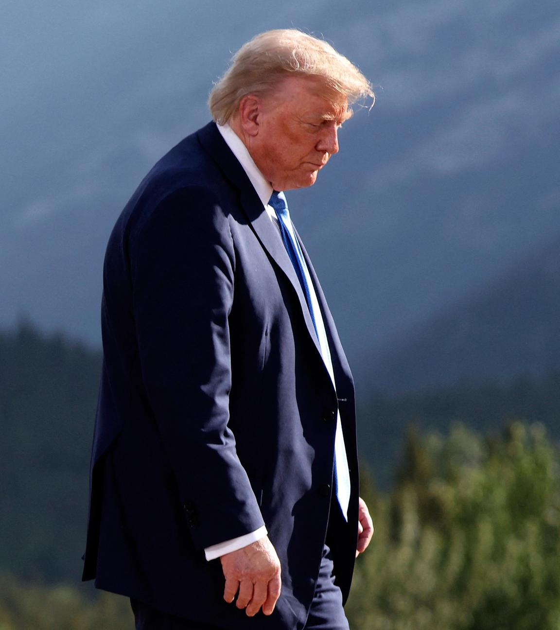 US-Präsident Donald Trump verlässt nach einem Familienfototermin den G7-Gipfel in Kananaskis, Alberta (Kanada) am 16.06.2025