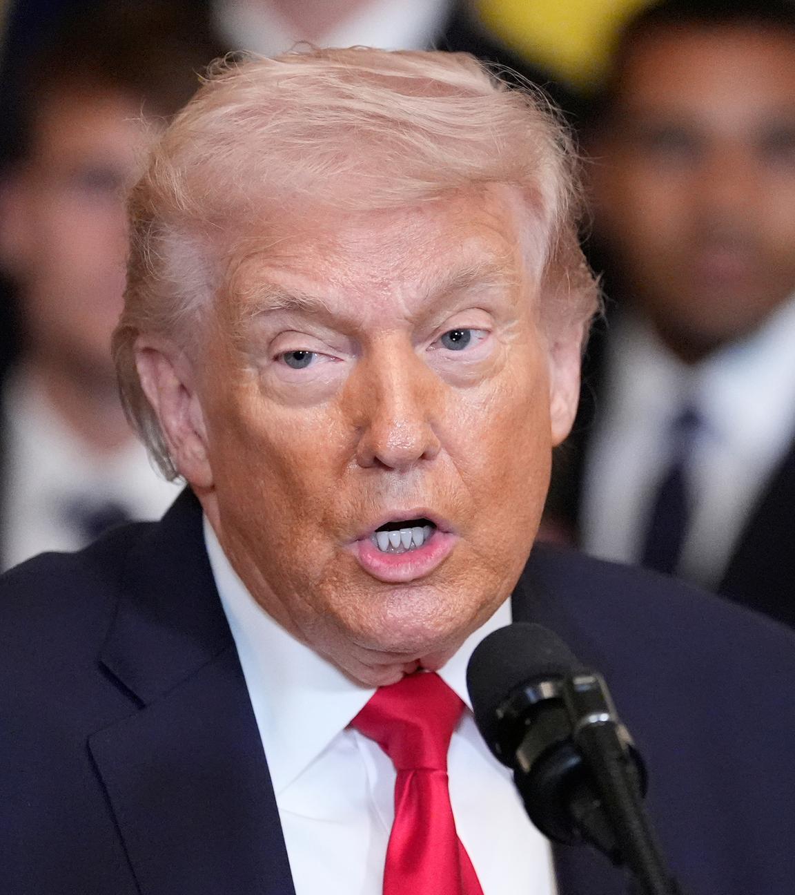 05.03.2026, USA, Washington: US-Präsident Donald Trump spricht über den Iran-Krieg während einer Veranstaltung zu Ehren des Meisters der Major League Soccer 2025, Inter Miami CF, im East Room des Weißen Hauses.