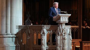 US-Präsident Donald Trump hält eine Trauerrede während der Trauerfeier für den verstorbenen US-Senator Lindsey Graham.