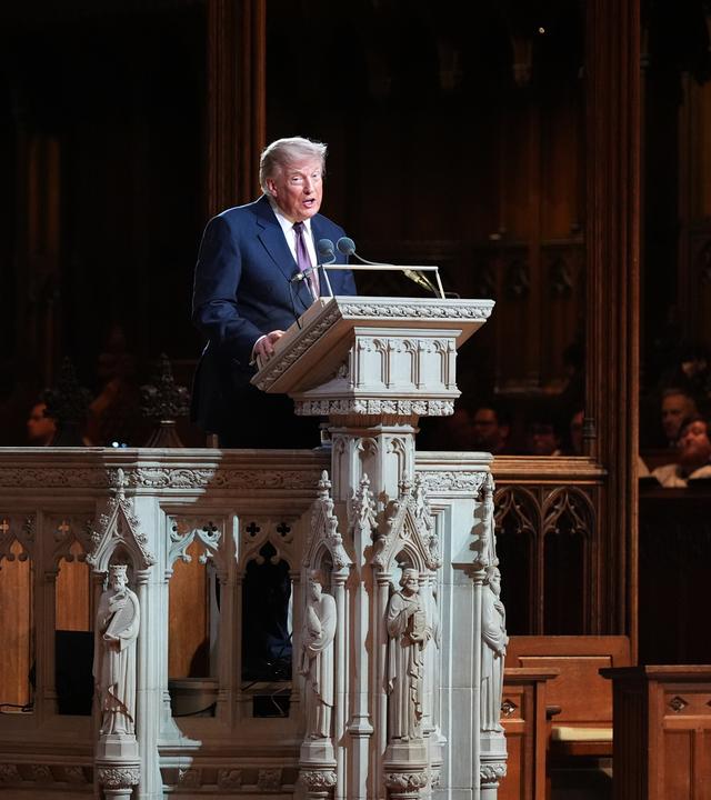 US-Präsident Donald Trump hält eine Trauerrede während der Trauerfeier für den verstorbenen US-Senator Lindsey Graham.