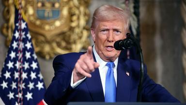 US-Präsident Donald Trump spricht in seinem Anwesen Mar-a-Lago.