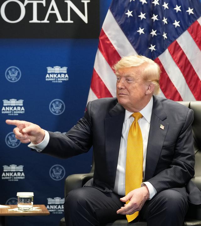 US-Präsident Donald Trump trifft sich am Rande des NATO-Gipfels mit dem ukrainischen Präsidenten Wolodymyr Selenskyj.