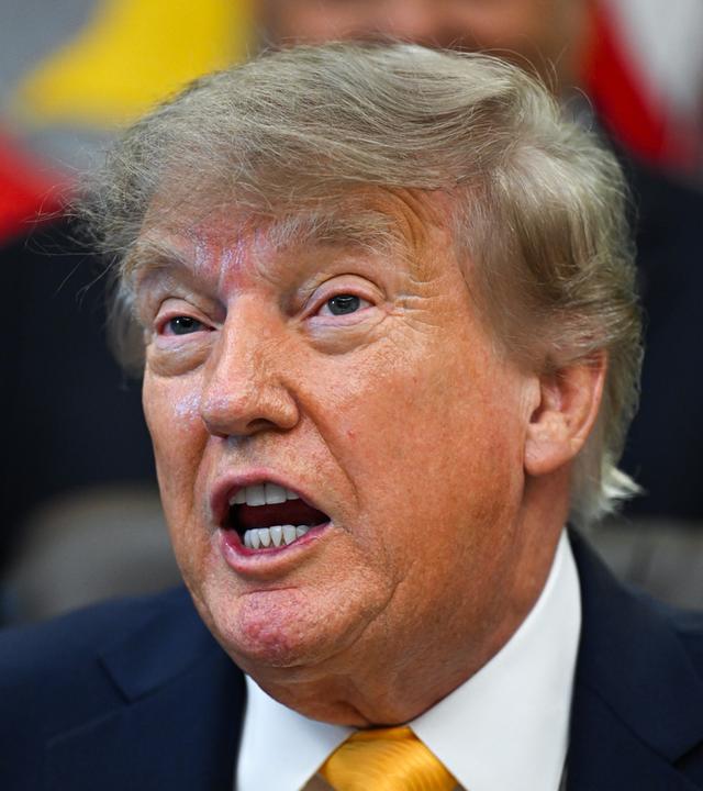 Donald Trump spricht im Oval Office und befürwortet die Herkunftskennzeichnungen für Rindfleisch und vereinfacht die Abwicklung für Viehzüchter.