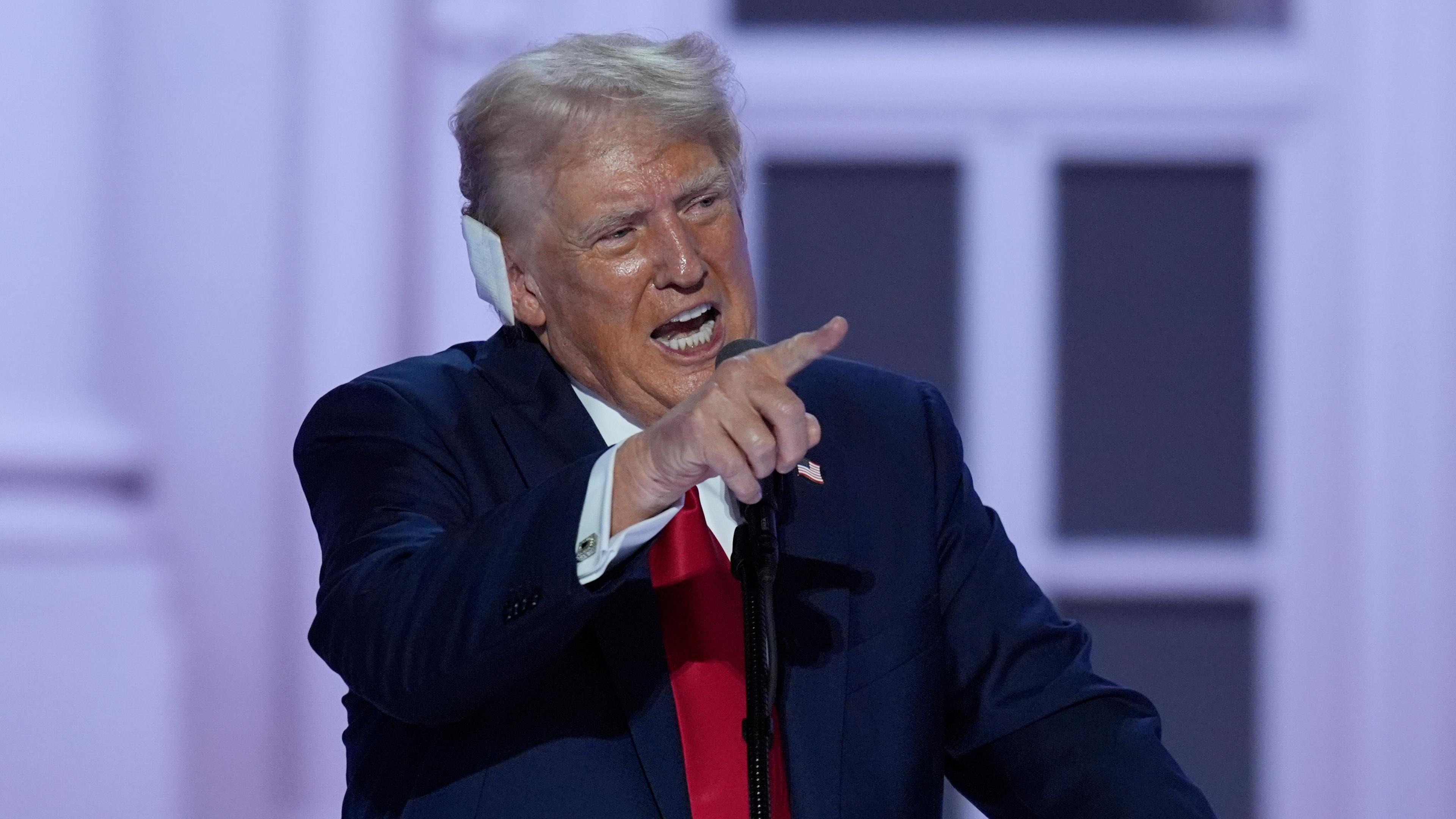 Donald Trump spricht auf dem Parteitag der Republikaner