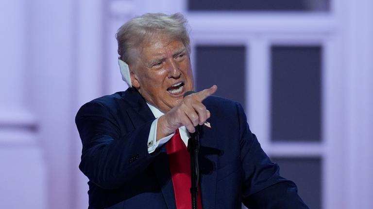 Donald Trump spricht auf dem Parteitag der Republikaner