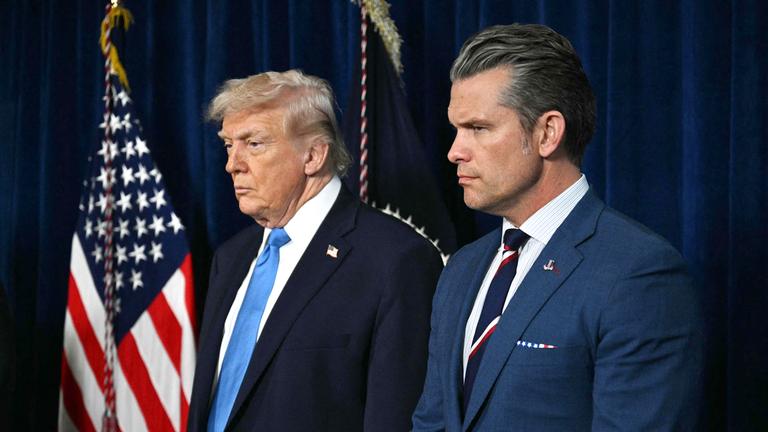 Donald Trump und Pete Hegseth  (Archivfoto)
