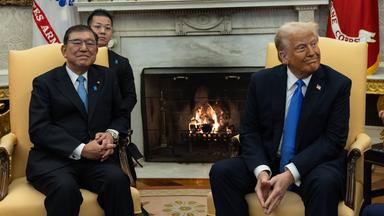 US-Präsident Donald Trump trifft sich mit dem japanischen Premierminister Shigeru Ishiba im Oval Office des Weißen Hauses am 07.02.2025.