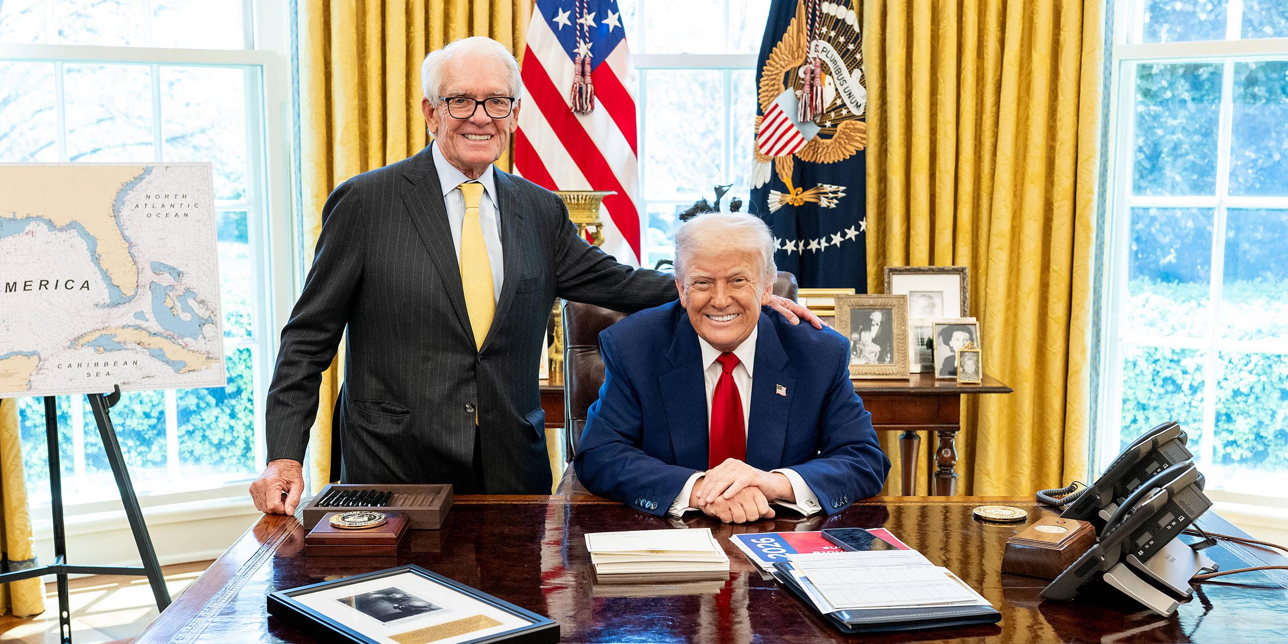 Donald Trump und Charles Schwab, aufgenommen am 09.04.2025