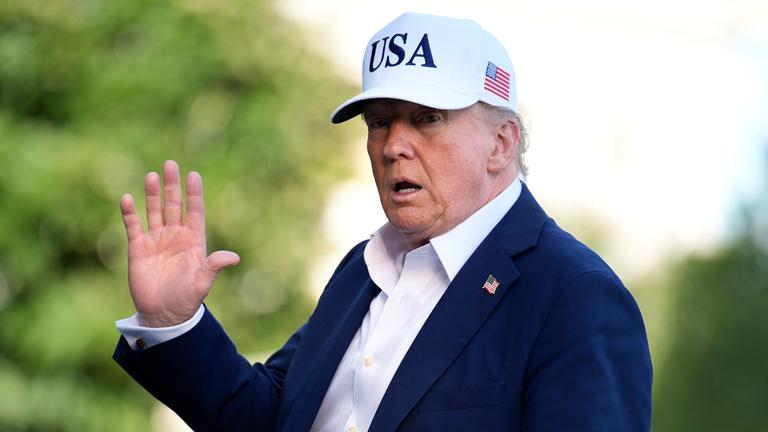 US-Präsident Donald Trump kommt am Weißen Haus an.