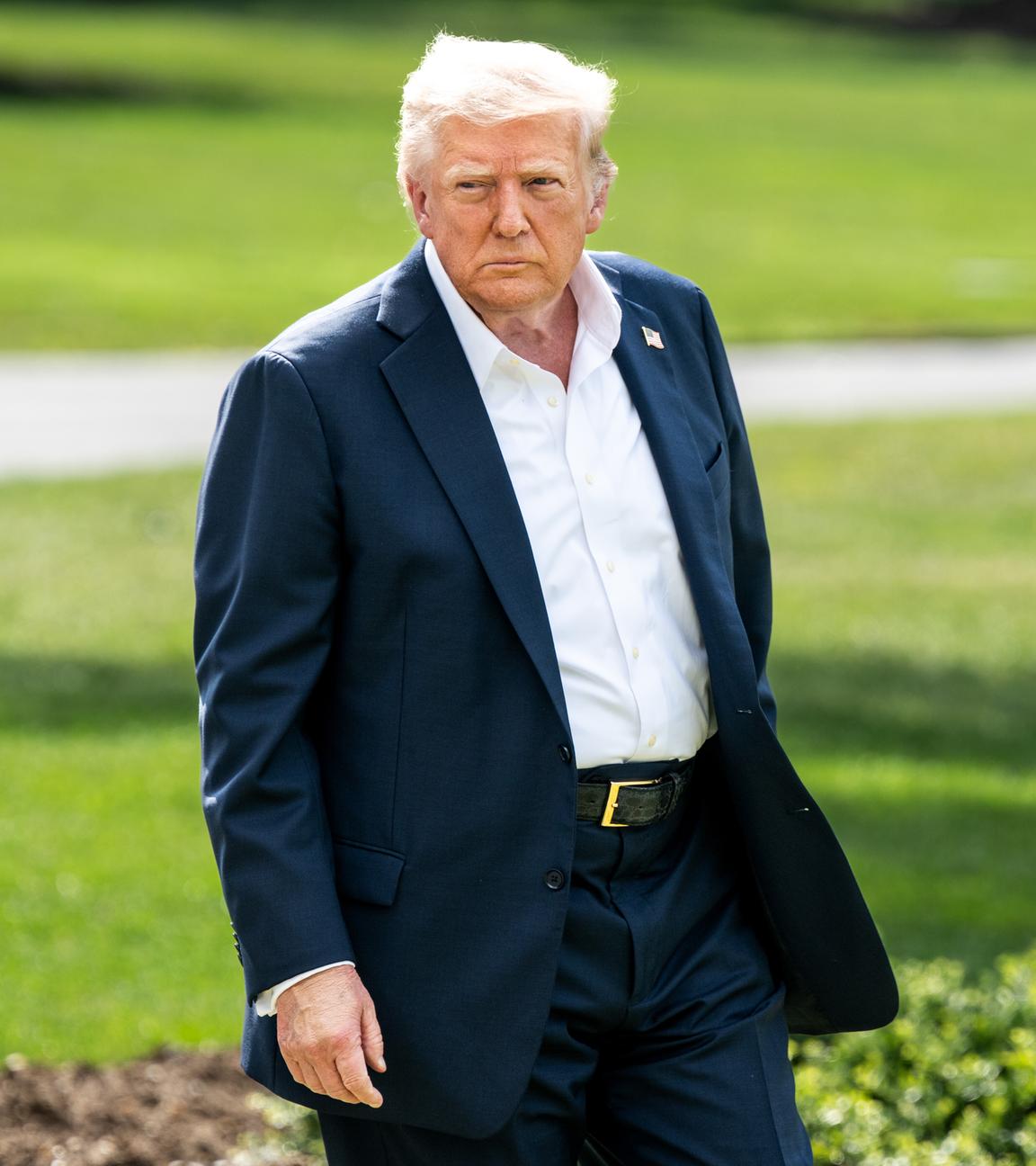 Präsident Donald Trump verlässt das Weiße Haus in Washington.