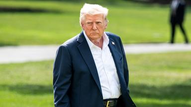 Präsident Donald Trump verlässt das Weiße Haus in Washington.