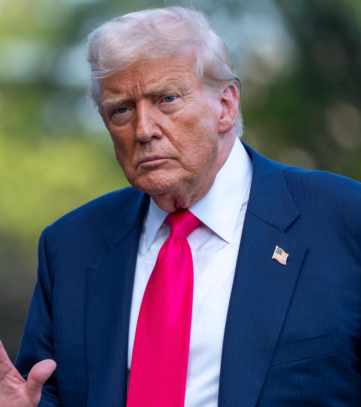 Donald Trump kommt am Weißen Haus an.