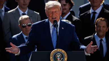 US-Präsident Donald Trump spricht beim Empfang der Baseballmannschaft Los Angeles Dodgers im Weißen Haus.