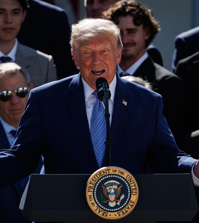 US-Präsident Donald Trump spricht beim Empfang der Baseballmannschaft Los Angeles Dodgers im Weißen Haus.